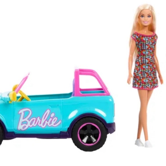 Brand new Hot Wheels Barbie RC SUV with two dolls - Picture 4 of 4